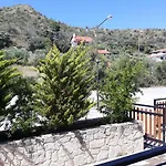 Petradaki * Mola Kalyva