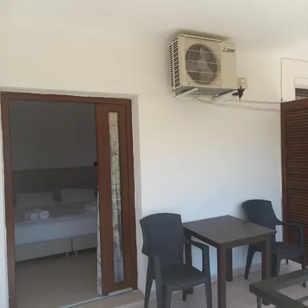Apartament Petradaki