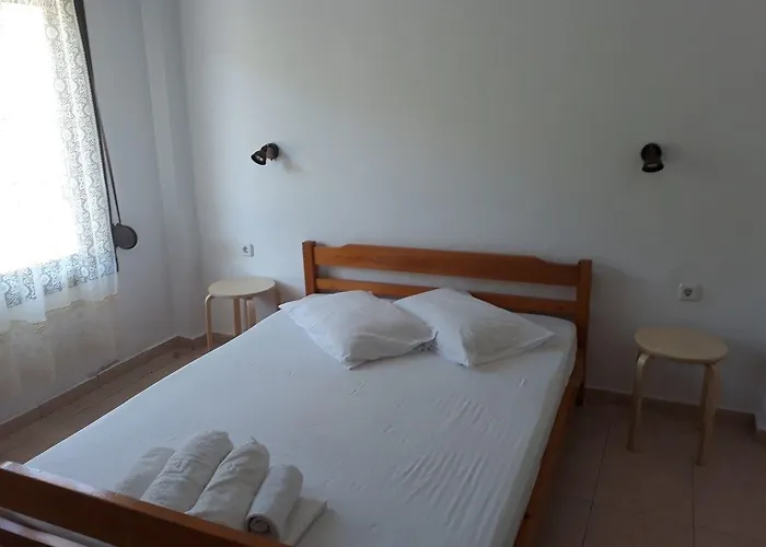 Petradaki * Mola Kalyva